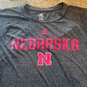 ADIDAS CLIMALITE UNIVERSITY OF NEBRASKA CORNHUSKERS CHARCOAL ATHLETIC TEE L